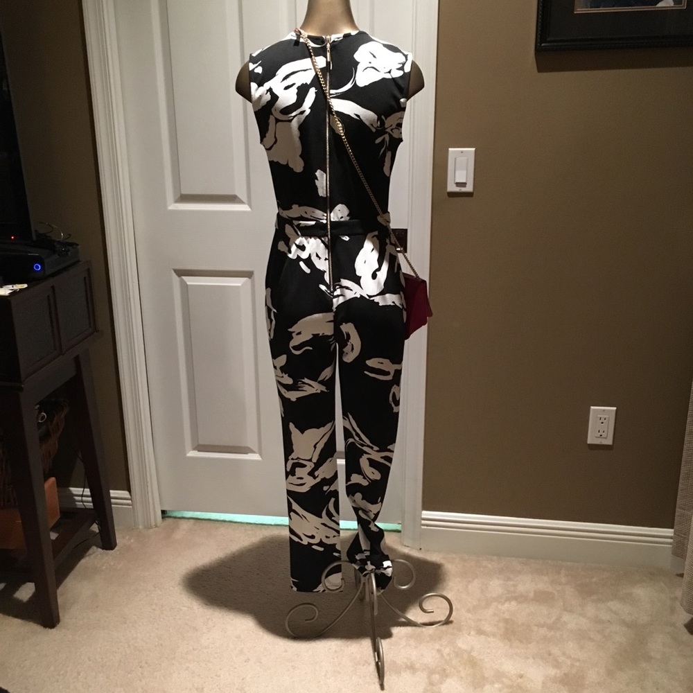 Jumpsuit - Picture 5 of 7